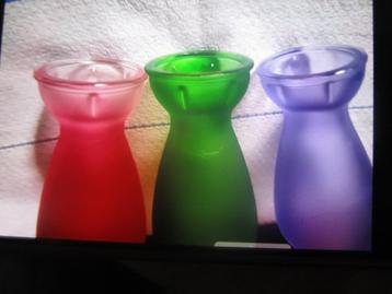 kleine vazen beschikbaar voor biedingen