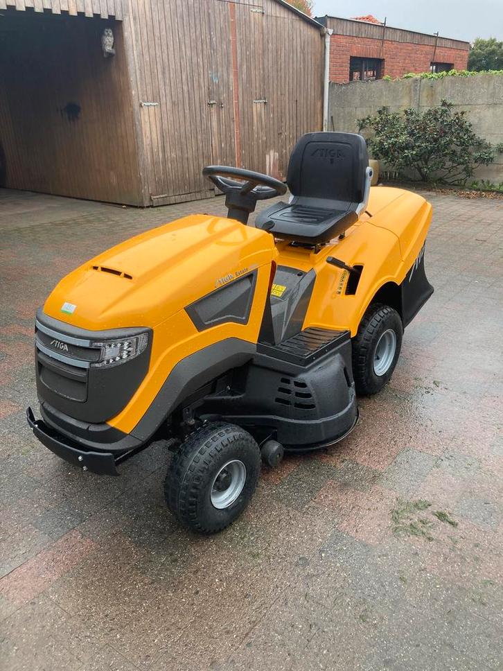 Stiga zitmaaier in nieuwstaat, Tuin en Terras, Zitmaaiers, Zo goed als nieuw, Ophalen