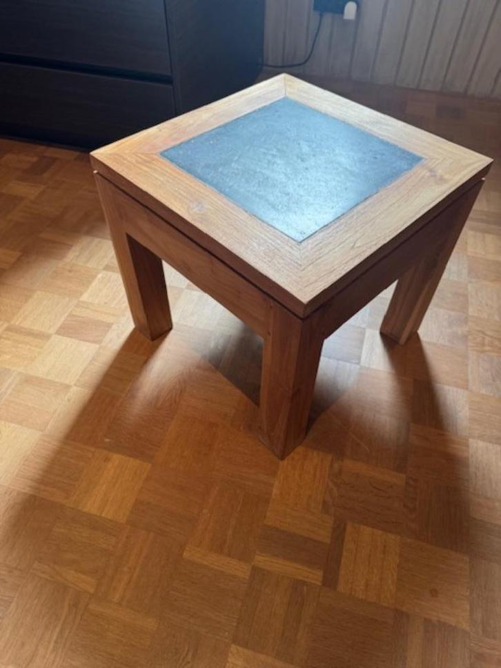 2 Stijlvolle bijzettafels in teak met arduinen tablet, Huis en Inrichting, Tafels | Bijzettafels, Zo goed als nieuw, Vierkant