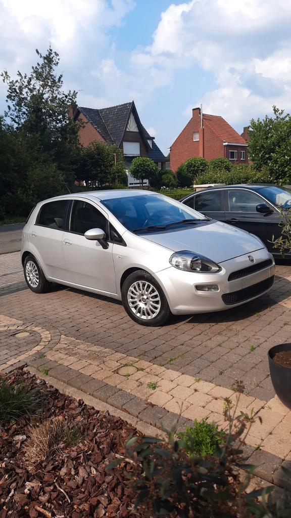 Fiat punto, Auto's, Fiat, Particulier, Punto, Diesel, Euro 5, 5 deurs, Handgeschakeld, Zilver of Grijs, Zwart, Stof, Voorwielaandrijving