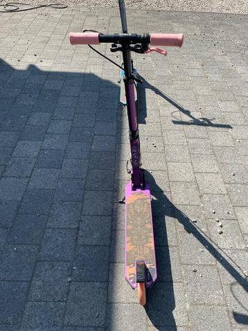 Trottinettes enfants décathlon Mid5 rose et une bleu  beschikbaar voor biedingen