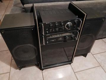 Stéréo vintage Sanyo / amplis / enceintes et meuble beschikbaar voor biedingen