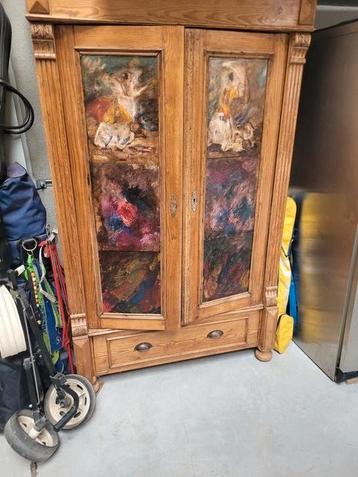 Kast beschikbaar voor biedingen