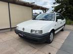 Volkswagen Passat benzine van 1993, Auto's, 4 deurs, Wit, Bedrijf, Grijs