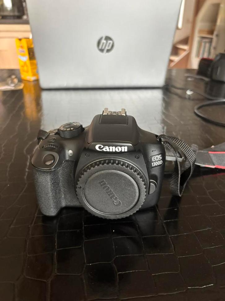 Canon EOS 1300D + oplader, Audio, Tv en Foto, Fotocamera's Digitaal, Zo goed als nieuw, Compact, Canon, Ophalen