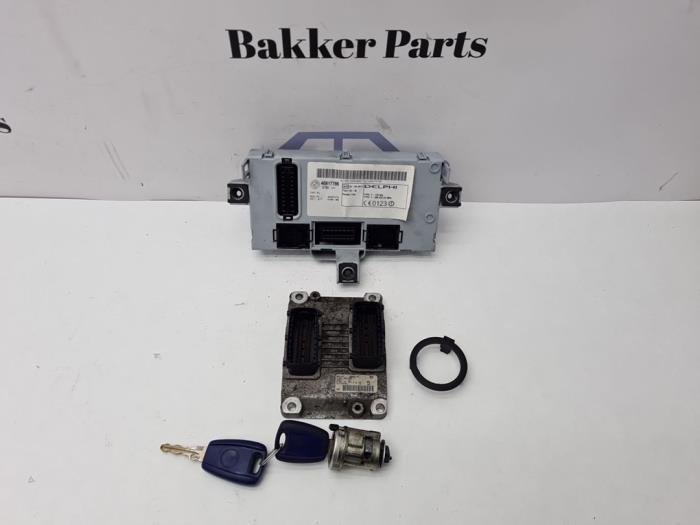 Slotenset van een Fiat Punto, Auto-onderdelen, Carrosserie, Fiat, Gebruikt, 3 maanden garantie