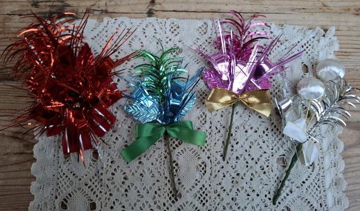 4 Vintage kerststekers,  folie, KERST, Diversen, Kerst, Gebruikt, Ophalen of Verzenden