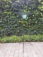 Statief met glazen schotel, Enlèvement, Utilisé