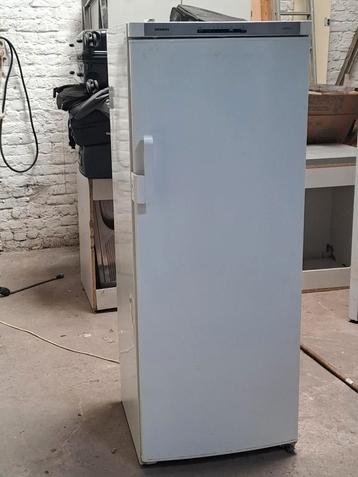 ZEER GOED GEKOELDE SIEMENS KOELKAST (ht1m65) SCHOON 95€ OM T beschikbaar voor biedingen