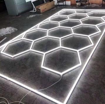 Led hexagonal salon coiffure  beschikbaar voor biedingen