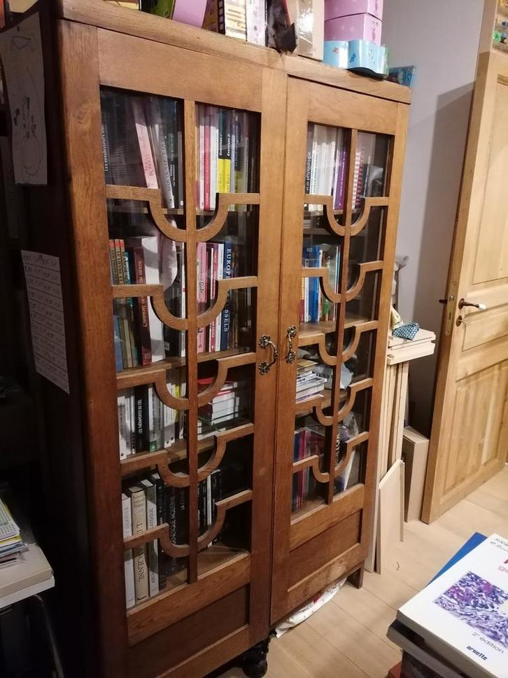 Ancien meuble vitrine en bois massif, Maison & Meubles, Armoires | Vitrines, Enlèvement