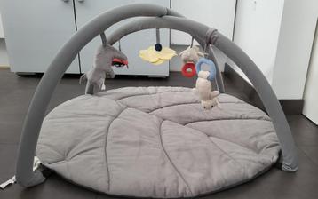 Tapis de jeu / Baby gym (IKEA GULLIGAST) beschikbaar voor biedingen