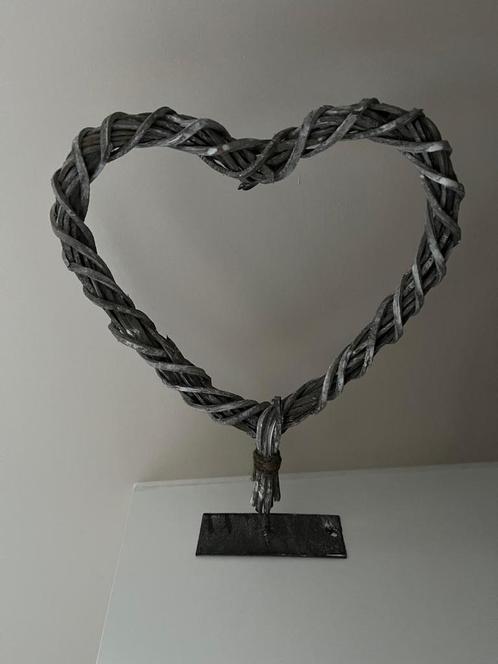 Nieuw rieten hart op staander scandinavisch landelijk cottag, Huis en Inrichting, Woonaccessoires | Overige, Ophalen