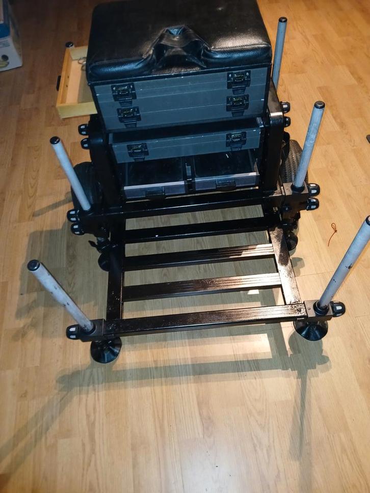 ZITSSTATION ARCA IN PERFECTE STAAT ALTIJD GOED ONDERHOUDEN, Watersport en Boten, Hengelsport | Witvissen, Ophalen of Verzenden