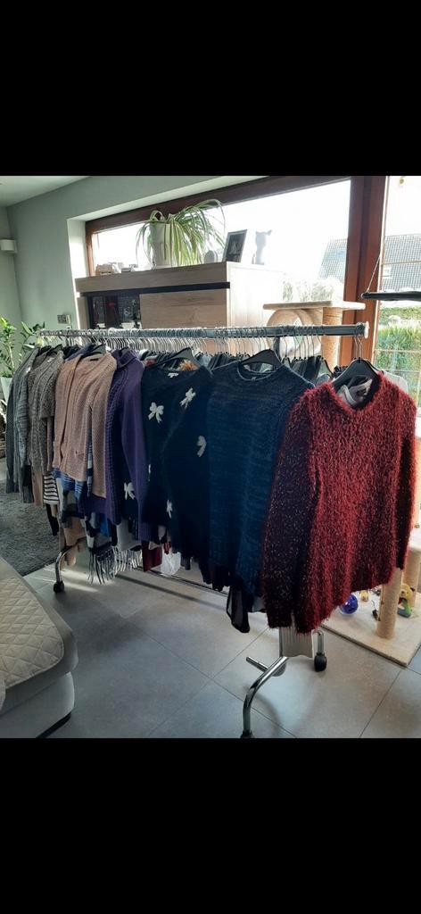 100 truien dames . 4€/stuk of 250 € voor alles, Kleding | Dames, Truien en Vesten, Zo goed als nieuw, Ophalen of Verzenden