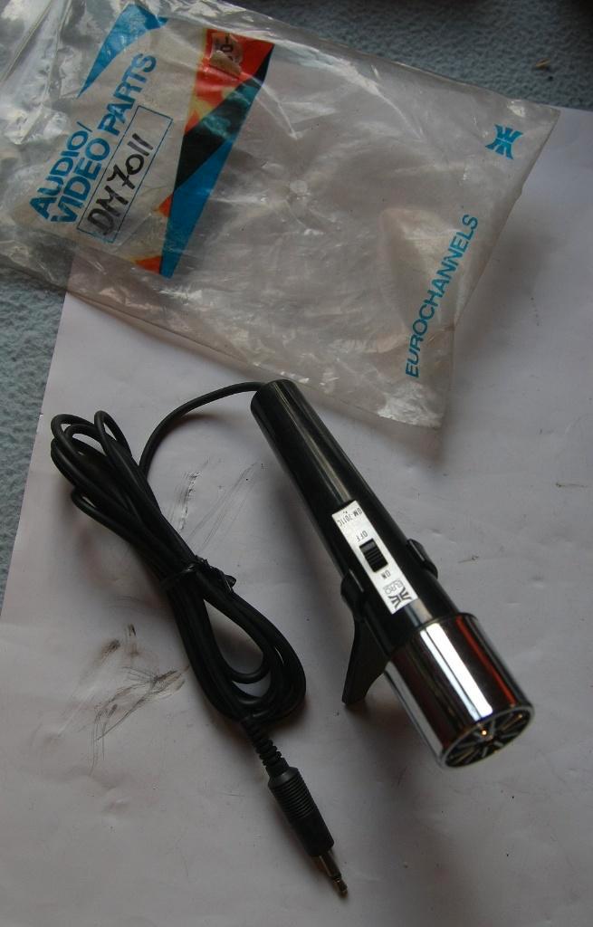 Vintage microfoon met 3.5mm stekker en staander, Muziek en Instrumenten, Microfoons, Nieuw, Ophalen of Verzenden