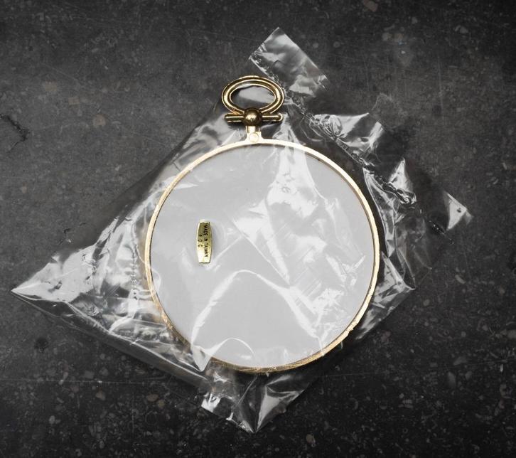 Plastieken rond kadertje in goudkleur, Hobby en Vrije tijd, Knutselen, Nieuw, Knutselwerk, Ophalen of Verzenden