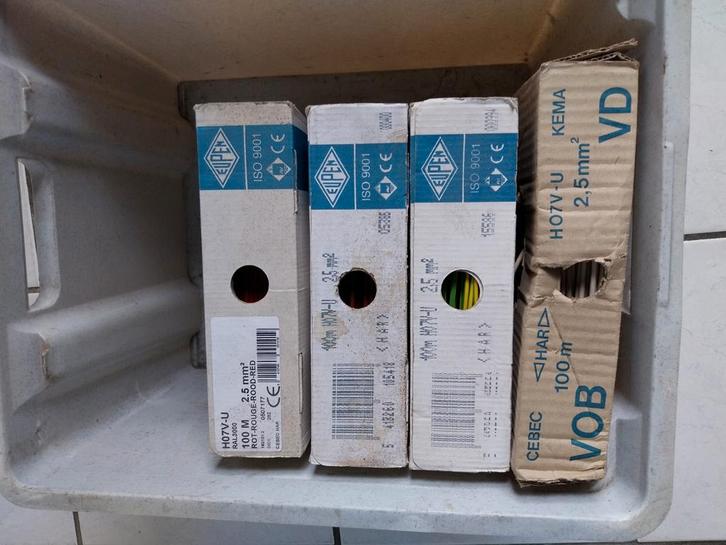 Lot VOB 2,5mm2  draad en 6mm2 draad., Doe-het-zelf en Bouw, Elektriciteit en Kabels, Ophalen