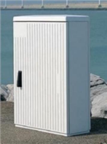 Voetpadkast in polyester beschikbaar voor biedingen