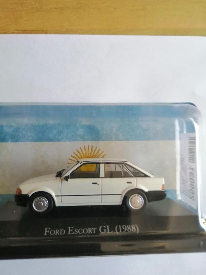 Ford Escort GL 1988, Hobby en Vrije tijd, Modelauto's | Overige schalen, Nieuw, Auto, Verzenden