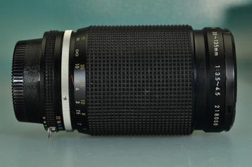 Nikon Zoom-Nikkor 35-135mm 1:3.5-4.5 AIS