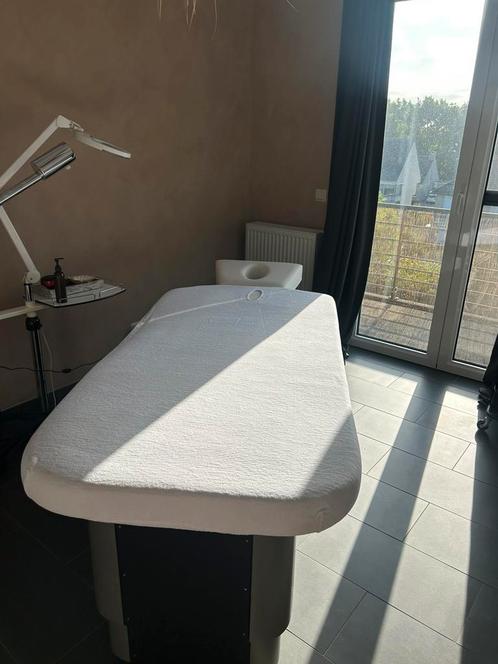 Elektrische, verwarmde, prachtige massage tafel, Sport en Fitness, Massageproducten, Zo goed als nieuw, Massagetafel, Ophalen