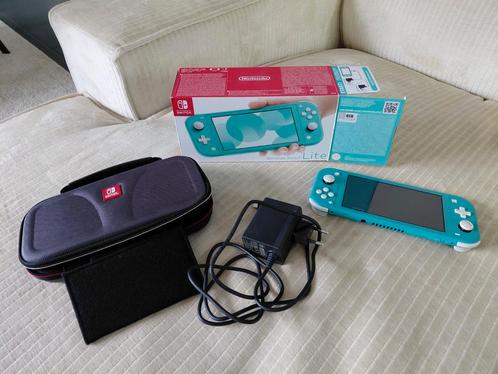 Switch Lite met minecraft spel + hoes 1x gebruikt, Games en Spelcomputers, Spelcomputers | Nintendo Switch, Zo goed als nieuw