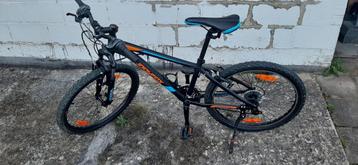 Vélo VTT Muddyfox Garçon 24" noir, orange et bleu