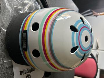 Casque de vélo Nutcase couleur arc-en-ciel comme neuf, Enlèvement ou Envoi, M, Comme neuf, Nutcase