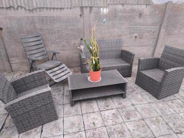 Canapé avec chaises et table pour la terrasse beschikbaar voor biedingen