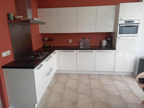 Witte hoogglans hoekkeuken +composiet Compleet GEDEMONTEERD, Huis en Inrichting, Keuken | Complete keukens, Zo goed als nieuw