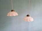 Duo de suspensions en opaline rose festonnée, 1920-30, Ophalen of Verzenden