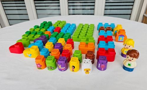 Bouwblokken in vele vormen en kleuren – 47 stuks, Kinderen en Baby's, Speelgoed | Duplo en Lego, Gebruikt, Losse stenen, Ophalen of Verzenden