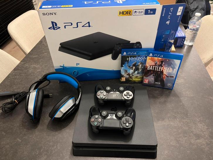 Ps4, Games en Spelcomputers, Spelcomputers | Sony PlayStation 4, Zo goed als nieuw, Slim, Met 2 controllers, Ophalen