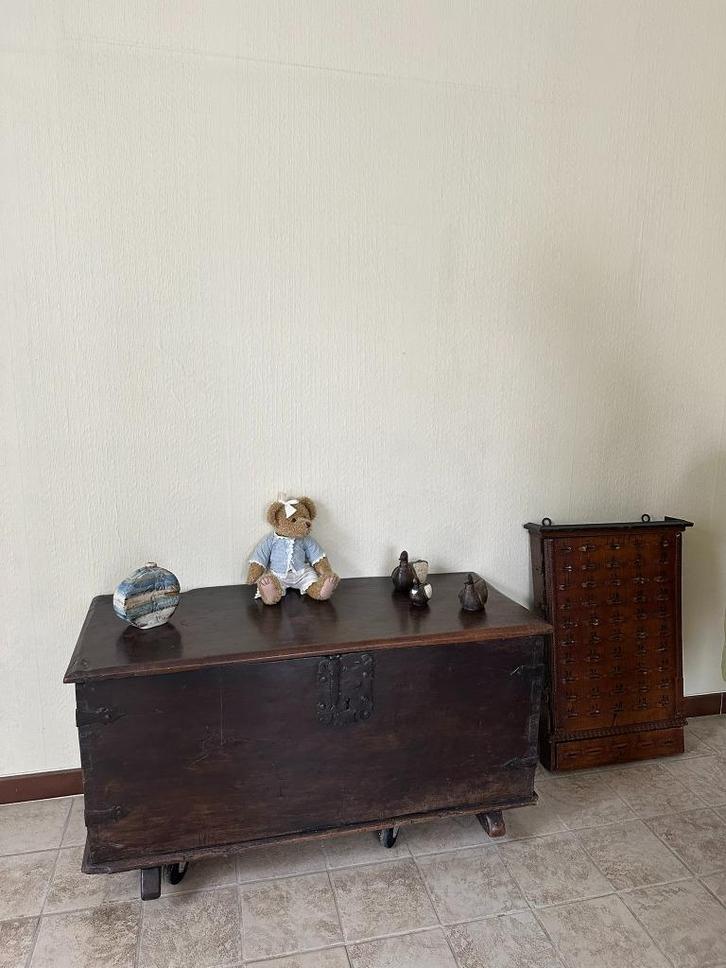 Antieke houten koffer, Antiek en Kunst, Antiek | Meubels | Kasten, Ophalen