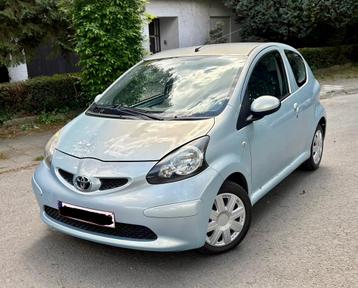 Toyota aygo automaat met technische bediening, Auto's, 4 zetels, Stof, Zwart, Blauw