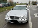 Mercedes CLK 200 automatique 110 000 km, Autos, 100 kW, Argent ou Gris, Carnet d'entretien, Automatique