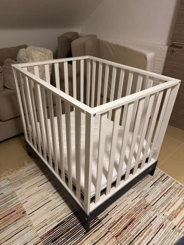 Babybed 80x100 cm met matras – stevig en compact, Kinderen en Baby's, Kinderkamer | Bedden, Matras, Ophalen