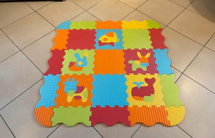 Tapis de jeu en mousse pour bébé, Enfants & Bébés, Jouets | Vêtements de jeu, Utilisé, Enlèvement