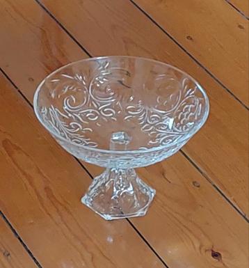 Petite coupe en cristal  beschikbaar voor biedingen