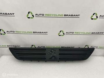 Grill Peugeot 308 T9 WINTER GRIL NIEUW ORIGINEEL 9819552980 beschikbaar voor biedingen