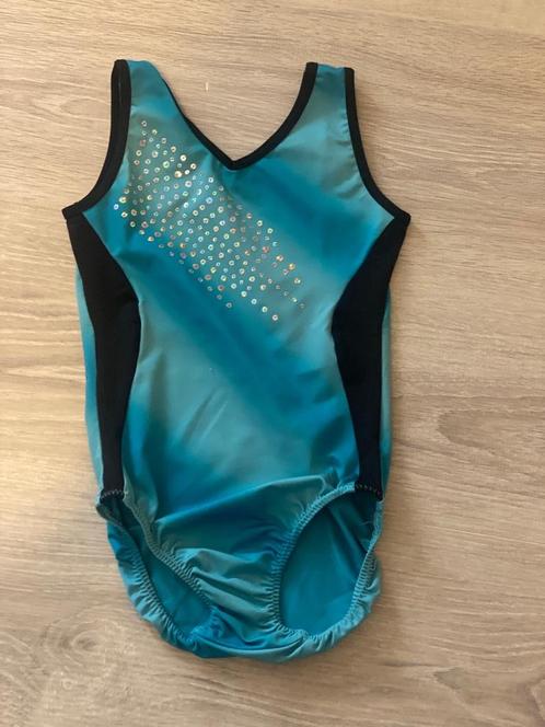 Set bestaande uit 2 turnpakjes,2 shorts en 3 topjes maat 116, Sport en Fitness, Turnen, Zo goed als nieuw, Turnpak(je), Kleiner dan kindermaat 122