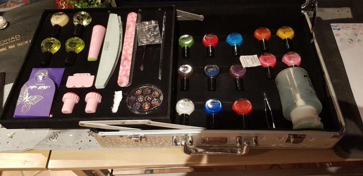 valise konad Nail Art professionnel, Handtassen en Accessoires, Uiterlijk | Cosmetica en Make-up, Zo goed als nieuw, Accessoires