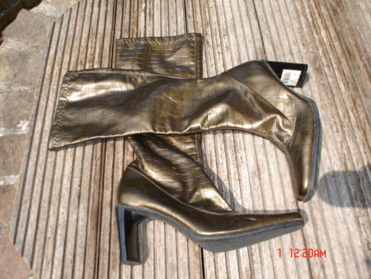 lange laarzen, nieuw, italy, was 37 € nu 10 €, Kleding | Dames, Schoenen, Nieuw, Hoge laarzen, Overige kleuren, Ophalen of Verzenden