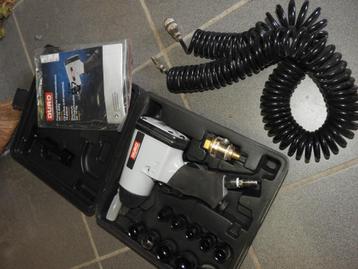 Luchtdruk slaghamer met bijhorend luchtsnoer. beschikbaar voor biedingen