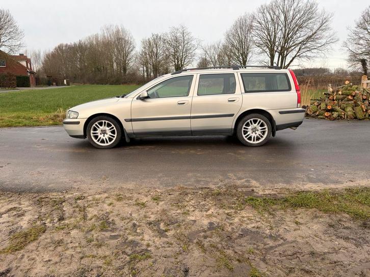 Volvo V70 D5, Autos, Volvo, Particulier, V70, Attache-remorque, Diesel, Automatique, Cuir, Enlèvement