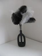 Decoratie vaas + pluimen (nieuwstaat), Huis en Inrichting, Woonaccessoires | Vazen, Zwart, Aardewerk of Porselein, Nieuw, Ophalen of Verzenden