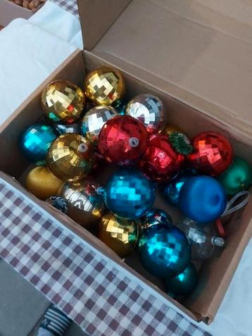Lot disco kerstballen  beschikbaar voor biedingen