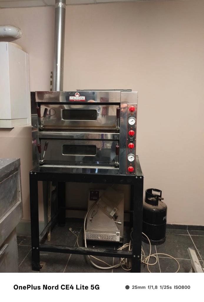 Four a Pizza plus Pied et faconeuse a pizza, Articles professionnels, Horeca | Équipement de cuisine, Enlèvement ou Envoi