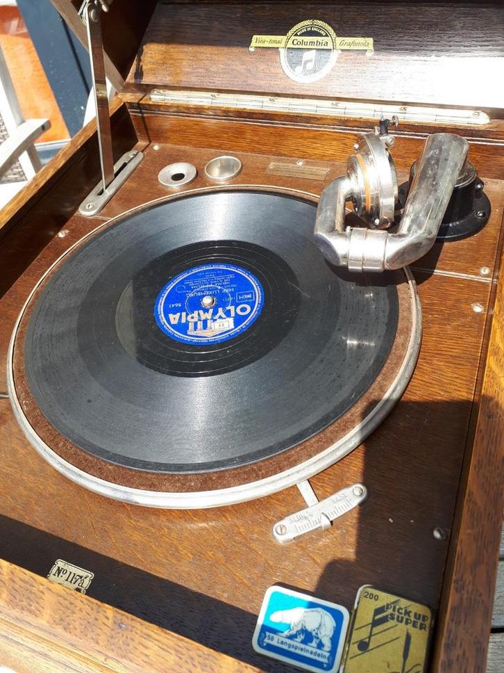 Columbia Grafonola platenspeler eik én 22 platen, Muziek en Instrumenten, Overige Muziek en Instrumenten, Ophalen